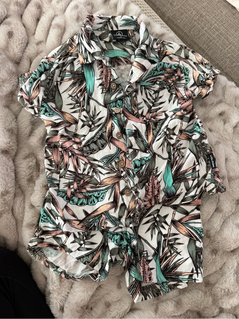 Tropical Print Button-Front Short Sleeve Top in Mint & Cream